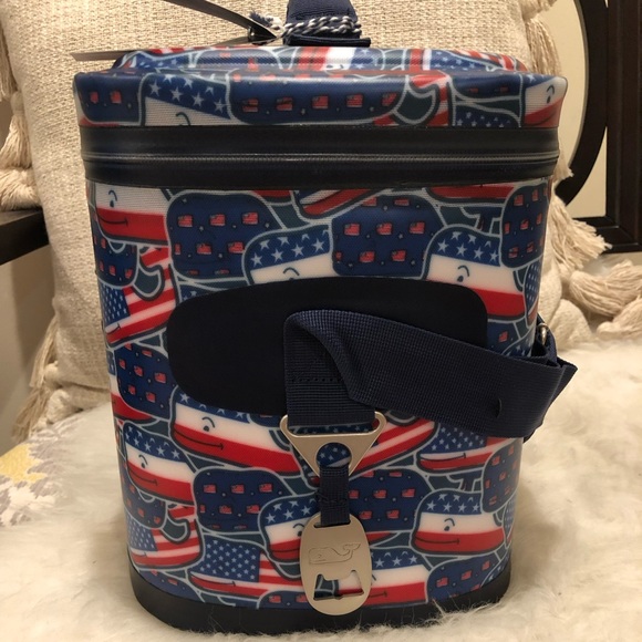 Vineyard Vines 12 Can Whale American Flag Cooler - Picture 5 of 7